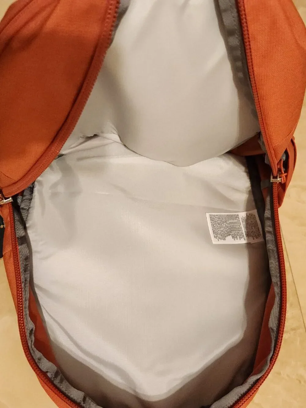 THE NORTH FACE Women's Backpack Recon 30 Liter, Mars Dust Dark